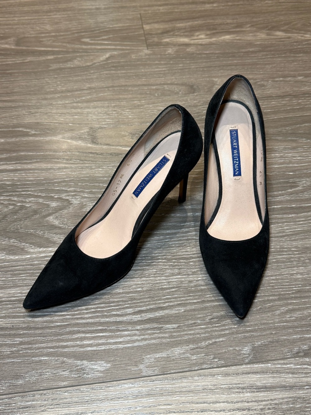 Stuart Weitzman 
The LEIGH 95
Black Suede
6.5